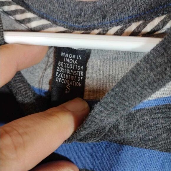 Boys Size Small Distortion T-shirt, Gently Used, Striped Blue Grey White - Picture 7 of 8